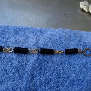 BLACK THERMOSET & GOLD TONE METAL S BRACELET 8"LONG